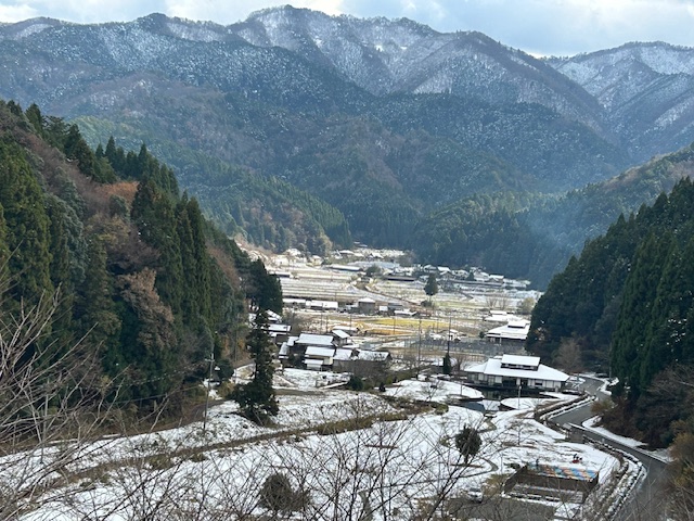 【『あやべ温泉』に初雪が降りました】